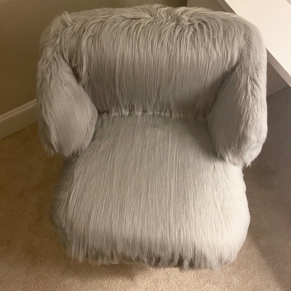 A almost-new pottery barn chair! - Picture 3 of 3